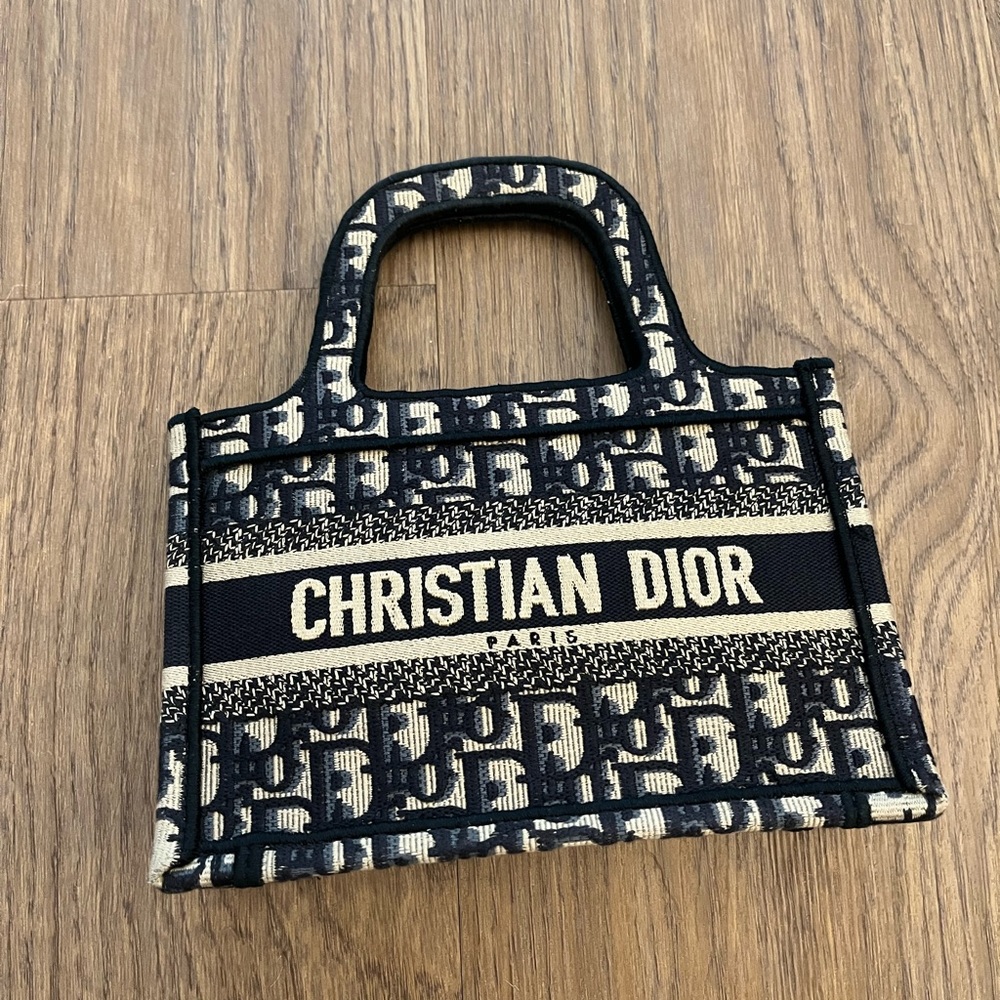Price firm-Dior mini tote